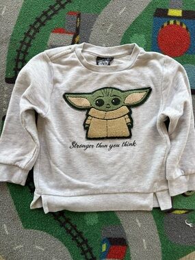 Star Wars Cream Sweatshirt with Green Grogu Applique